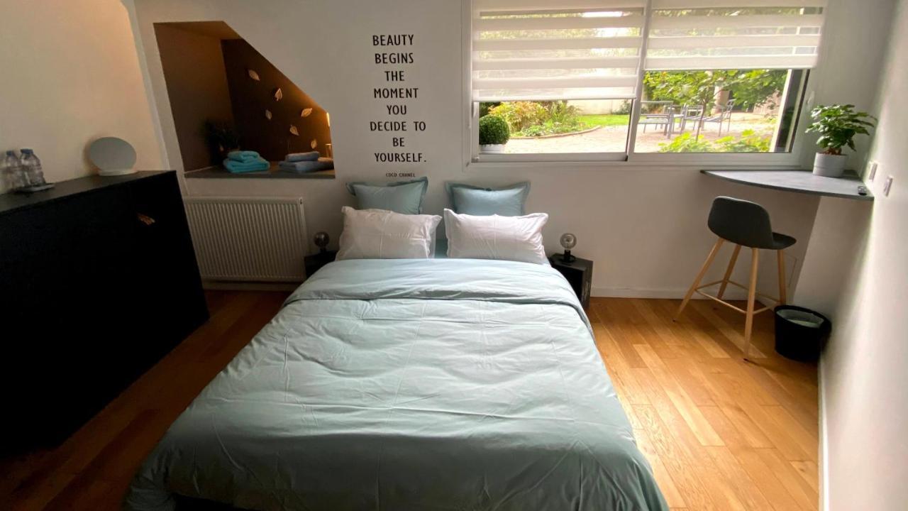 Au 10 Bed & Breakfast Luisant Kamer foto