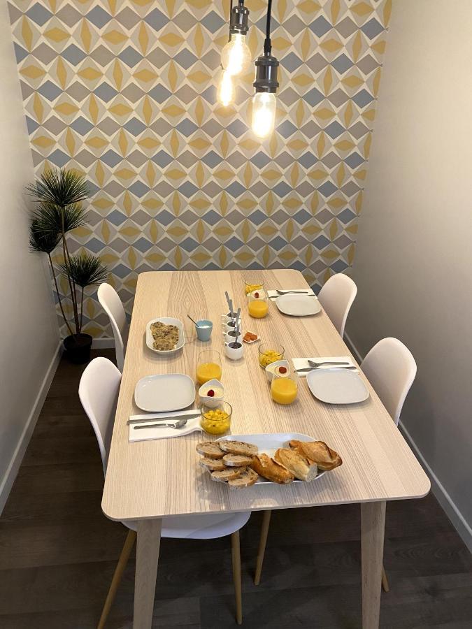 Au 10 Bed & Breakfast Luisant Buitenkant foto