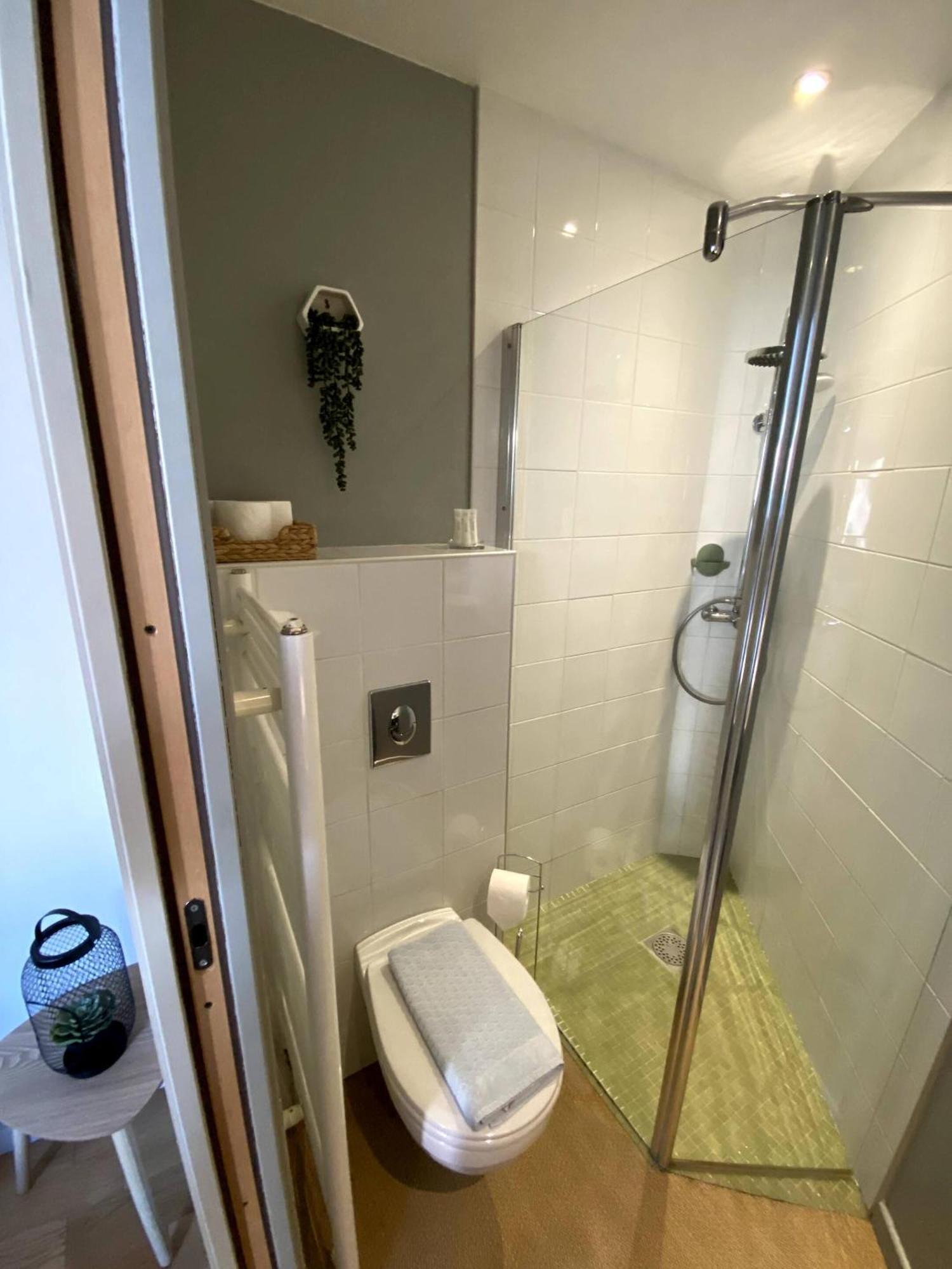 Au 10 Bed & Breakfast Luisant Kamer foto