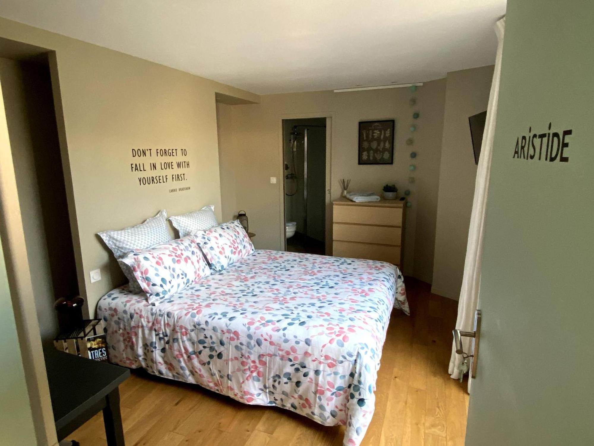 Au 10 Bed & Breakfast Luisant Kamer foto